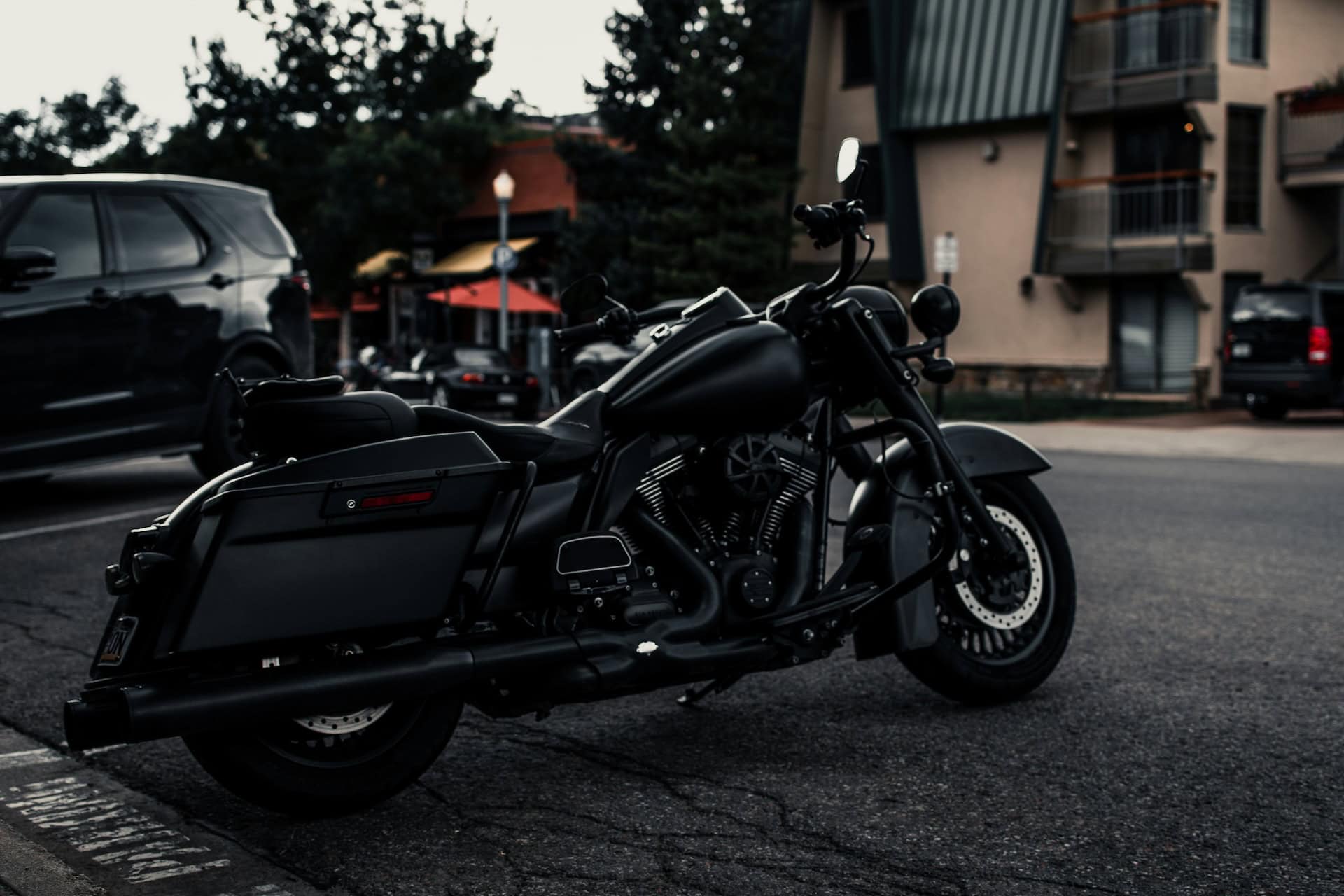 luxury-motorcycle-harley-davidson-FLHR
